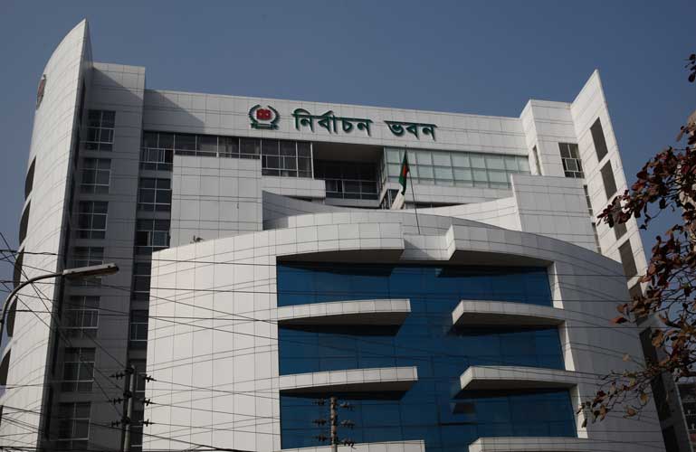 সরকারি কর্মকর্তা ও কর্মচারীদের গণভোটে নিরপেক্ষ থাকার নির্দেশ